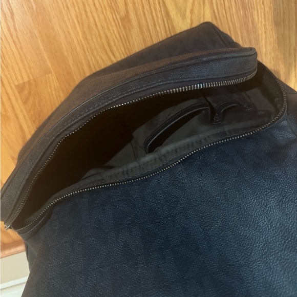Navy leather Michael Kors backpack - Picture 4 of 4